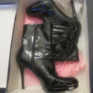 STUART WEITZMAN- Flawless Black Patent Leather Ankle Boots ~ Size 9.5
